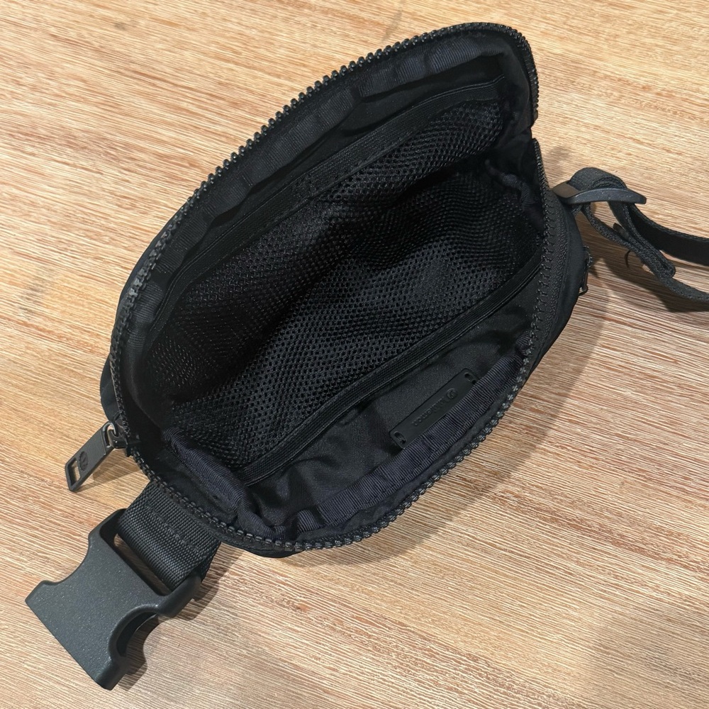 Lululemon Everywhere Belt Bag 1L - Picture 6 of 7